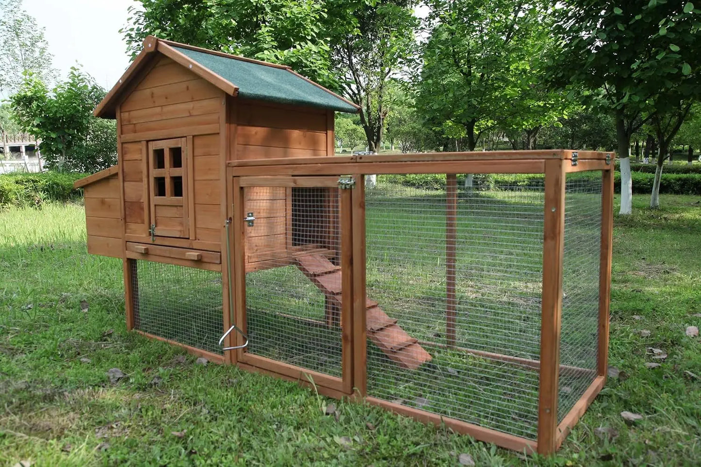 Outdoor Chicken Coop for 2-4 Chickens